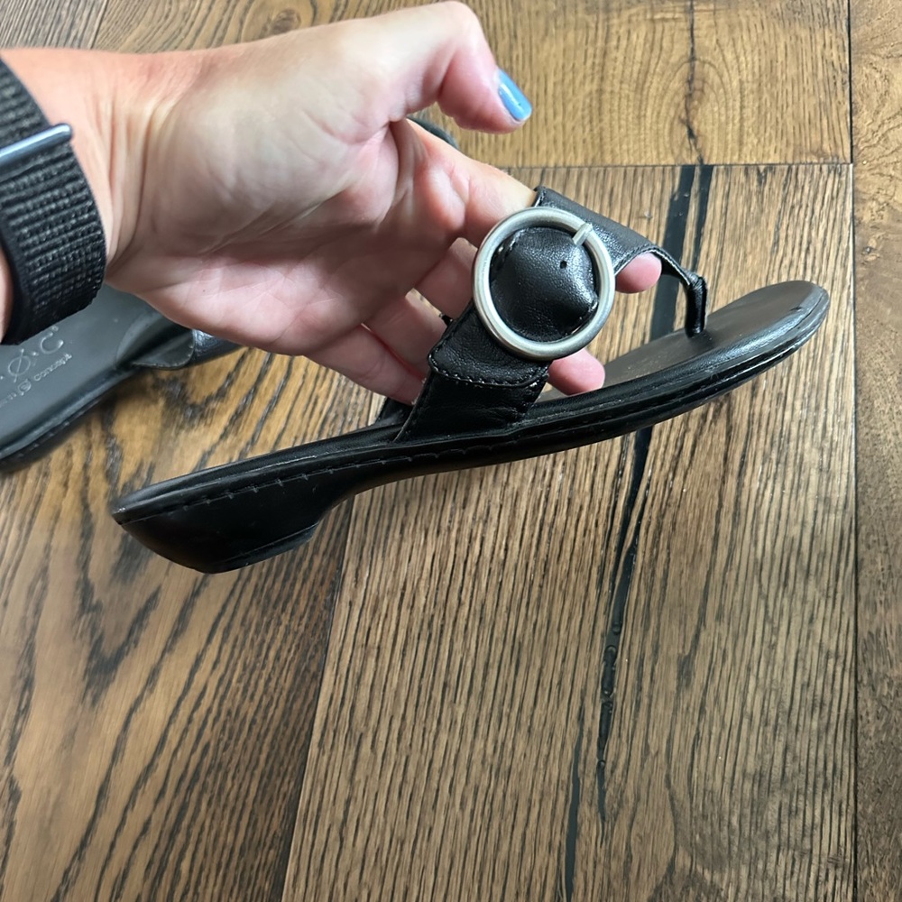 b.o.c. Black Sandals Casual Comfort - Picture 2 of 5